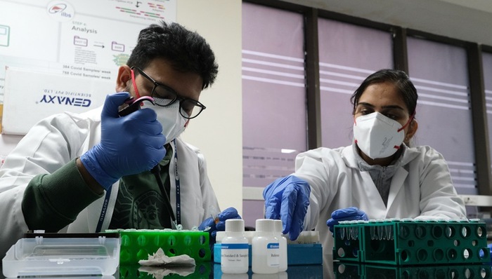 奥密克戎,印度,美国