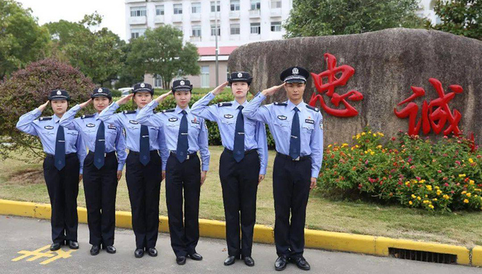 上海市南汇监狱，法制先锋行动，我为群众办实事,上海市监狱管理局,宪法