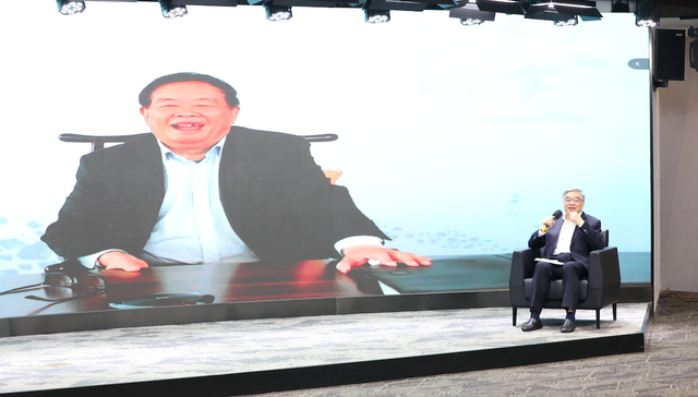 曹德旺对话朱永新：“我办一所大学的目的，不是让中国多一所大学”