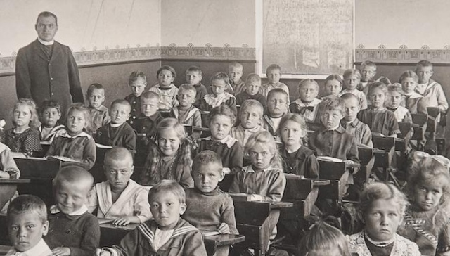 人类学家的启示：工业社会如何误解了人类的童年？