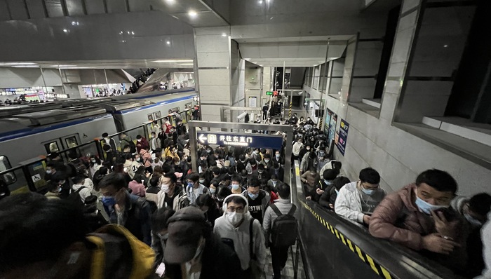 【特写】经历裁员的大厂年轻人：怀疑、反思、调整，期待下一站