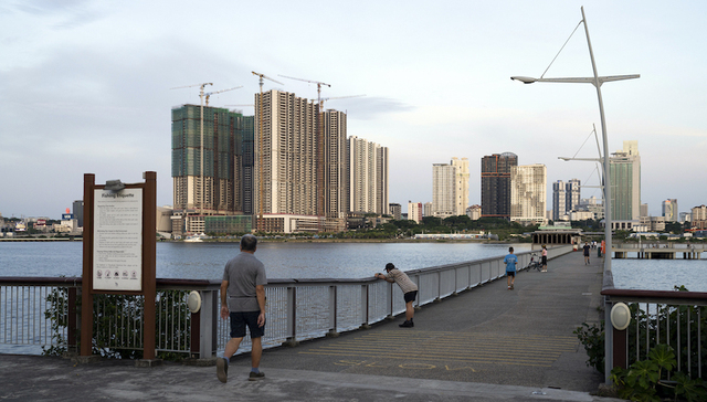 “躺平”抗疫4个月后，新加坡怎么样了？