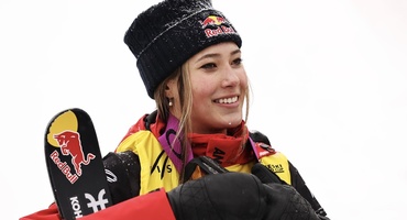 一觉醒来发现谷爱凌又夺冠了，U型池世界杯夺冠达成一周双冠