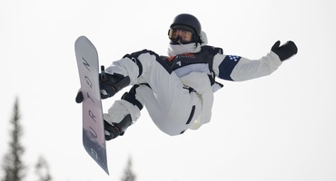 一觉醒来滑雪世界杯中国队再夺两金，空中技巧新老组合为冬奥练兵