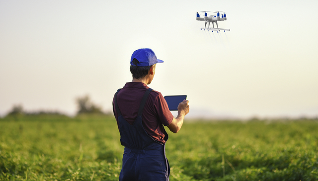 无人机“飞手”的征途是植保、测绘和航拍 | 新职业手册