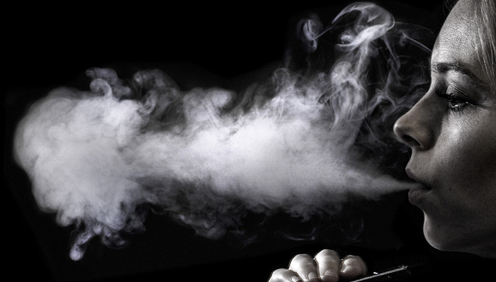 微商,烟地,线下广告,豹变,电子烟管理办法(征求意见稿),2021电子烟产业蓝皮书,国元证券,风口