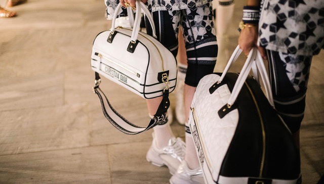 Dior运动风手袋或成下一个It Bag，Short Sentence节日礼物商店开启丨是日美好事物