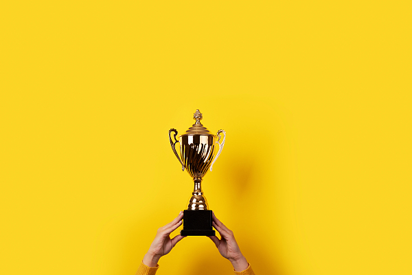 新财富最佳分析师评选揭榜！长江证券9个团队“夺魁”，张继强、刘富兵等荣膺“白金分析师”