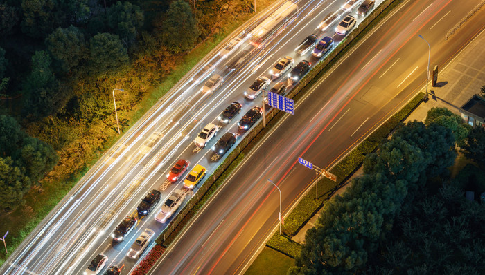 交强险成绩单公布！2020年承保机动车突破3亿辆，今年前10个月承保亏损超20亿元