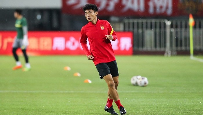 中超神剧情：主帅上阵，41岁郑智首发助广州队取胜