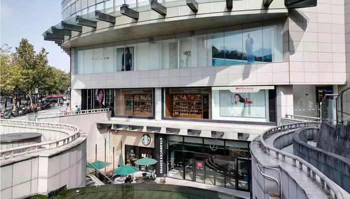 薇诺娜首次进驻百货专柜， 能复制线上的增长神话吗？