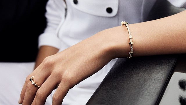 卡地亚新珠宝以工业螺母为灵感，香奈儿迷你晚宴包随光影绽放异彩丨是日美好事物