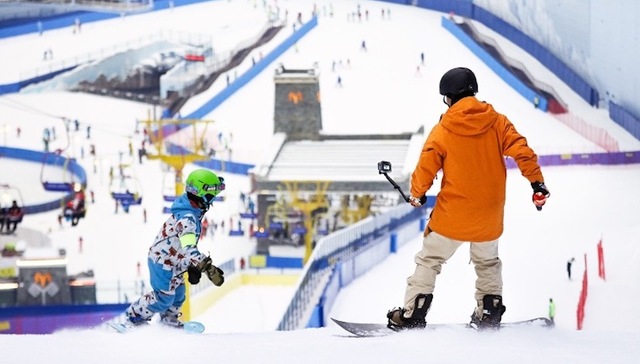 冰雪产业爆发之年， 融创文旅的欢乐生态圈越来越“轻”