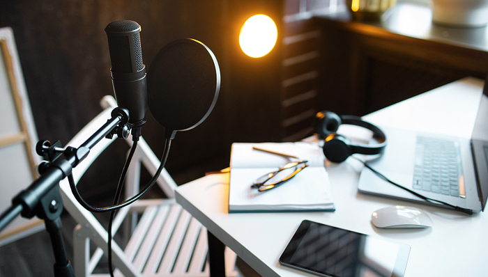 俞敏洪的带货首秀：一晚卖出460万，新东方的转型靠谱吗？