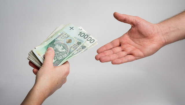 年底接连“甩包袱”，“刚摘帽”的奋达科技又不行了？