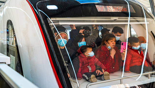 【图集】全国多地开通“无人驾驶”地铁，市民尝鲜体验“司机视角”
