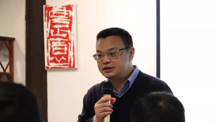 张曦：在无意义的宇宙中寻找人生“值得一过”的理由｜告别2021·提问思想者⑥