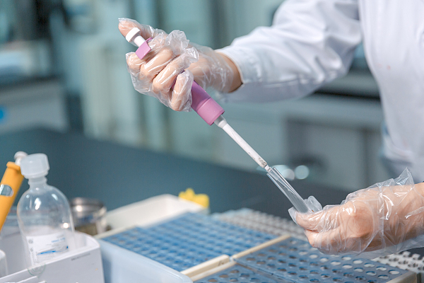 地方新闻精选 | 西安启动重点区域核酸筛查；恒大海花岛39栋楼违法拿证被责令拆除