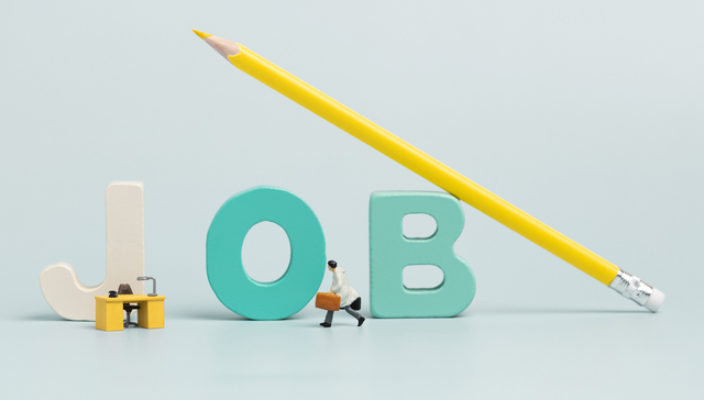 清华北大毕业生就业报告：出国（境）深造人数下滑，互联网行业接收毕业生最多