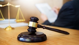 “萊蕪殺醫(yī)案”患兒家屬索賠醫(yī)院案二審維持原判，家屬將申請再審