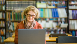 中老年在線興趣社區(qū)紅松完成億元融資，老年教育的最大痛點是什么？