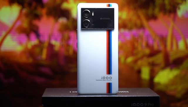 手机屏幕界的天花板？iQOO 9 Pro上手体验