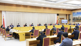 穩(wěn)字當(dāng)頭、穩(wěn)中求進(jìn)開(kāi)好局、起好步，市委季度工作會(huì)議舉行