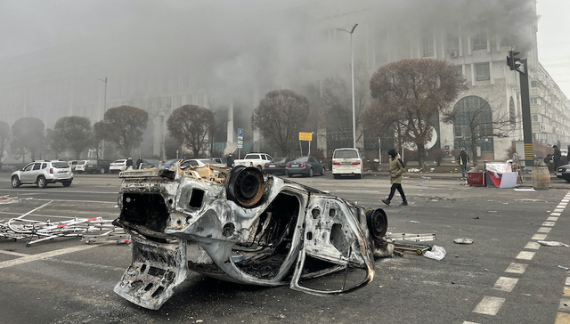 哈萨克斯坦警方称“消灭”数十名抗议者，俄空军派遣维和部队