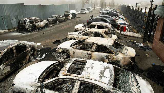 【图集】直击哈萨克斯坦骚乱：市政大楼被烧毁，街头一片狼藉