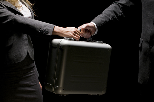 “没一罚六”！审计*ST新亿独立性严重缺失，堂堂会计所被罚没近1400万元