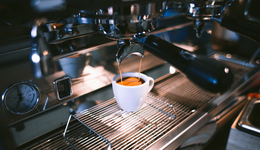 疲勞打工人，喝爆兩個(gè)大市場(chǎng)