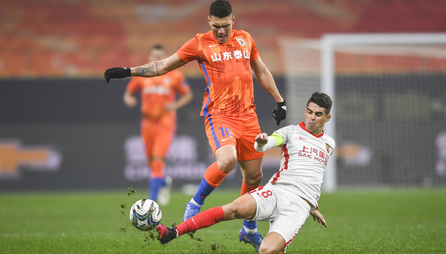 贾德松世界波绝杀，山东泰山击败上海海港加冕双冠王