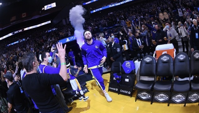 克莱·汤普森时隔941天重返赛场，勇士结束两连败领跑全联盟