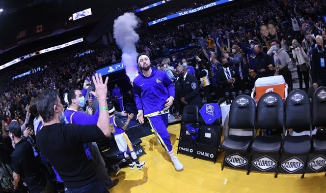 克莱·汤普森时隔941天重返赛场，勇士结束两连败领跑全联盟