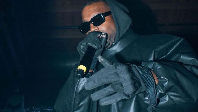 跟巴黎世家和Yeezy推出三方联名，Gap在转型路上抄近道