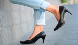 高跟鞋不香了，达芙妮、百丽、红蜻蜓去哪儿？