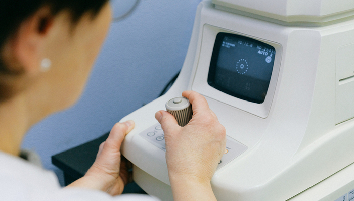 爱尔眼科,业绩,股价,市值,公关危机