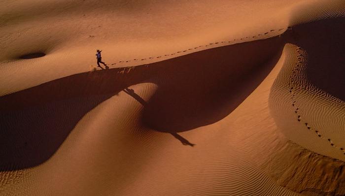 亿利集团,光伏治沙,资产重组,负债