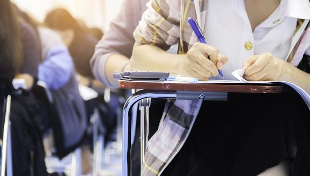 直通部委 | 人社部公布2022年国家职业资格考试时间表 去年进出口规模突破6万亿美元