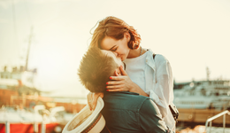 這屆年輕人，去“便利店”買愛情