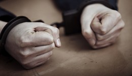 《零容忍》第二集：王富玉受贿超4.5亿，吃喝不愁不知道要钱干嘛