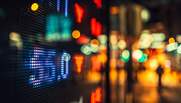 央行时隔近两年首次下调政策利率，还释放了宽货币信号