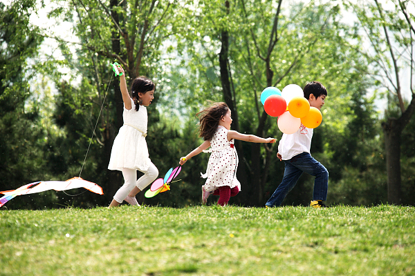 要走出母亲焦虑、儿童疲惫的教育陷阱，我们可以向民间家庭学习什么？
