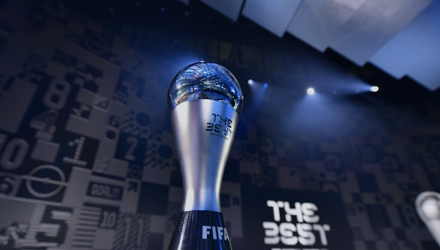 莱万蝉联国际足联世界足球先生，C罗荣膺特别奖