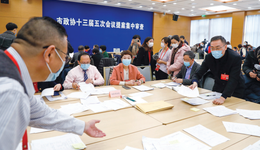 以高水平履職聚力高質(zhì)量發(fā)展，政協(xié)委員提案內(nèi)容聚焦城市數(shù)字化轉(zhuǎn)型、人民城市建設(shè)、“五個新城”建設(shè)等熱點話題