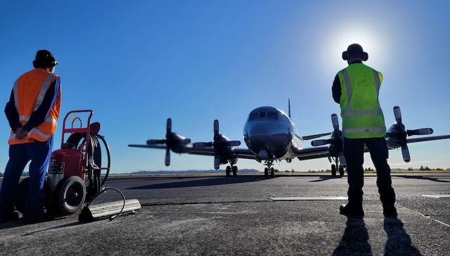汤加机场今日重开，当地干净饮用水紧缺