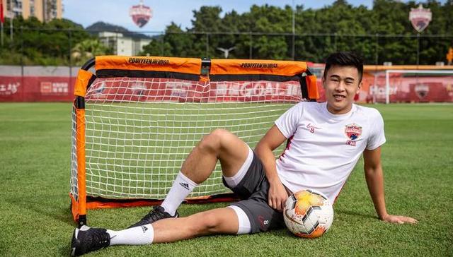 艾克森感染新冠无缘12强赛，中国男足迎来归化新援