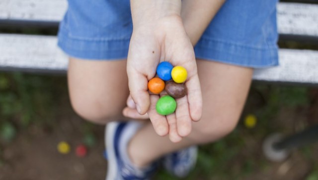 直通部委｜三部门：严查向未成年人无底线营销食品 公安部：使用频率最高单字名是伟