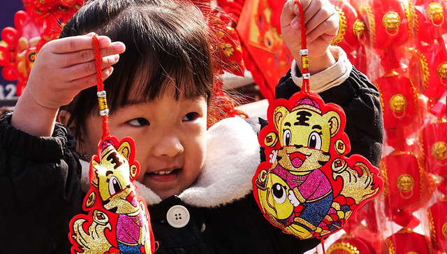 【图集】线上线下“年货大集”，年货经济持续升温