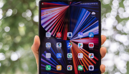 修一塊折疊手機(jī)屏幕要近10000元，為什么手機(jī)廠商都押寶折疊屏？